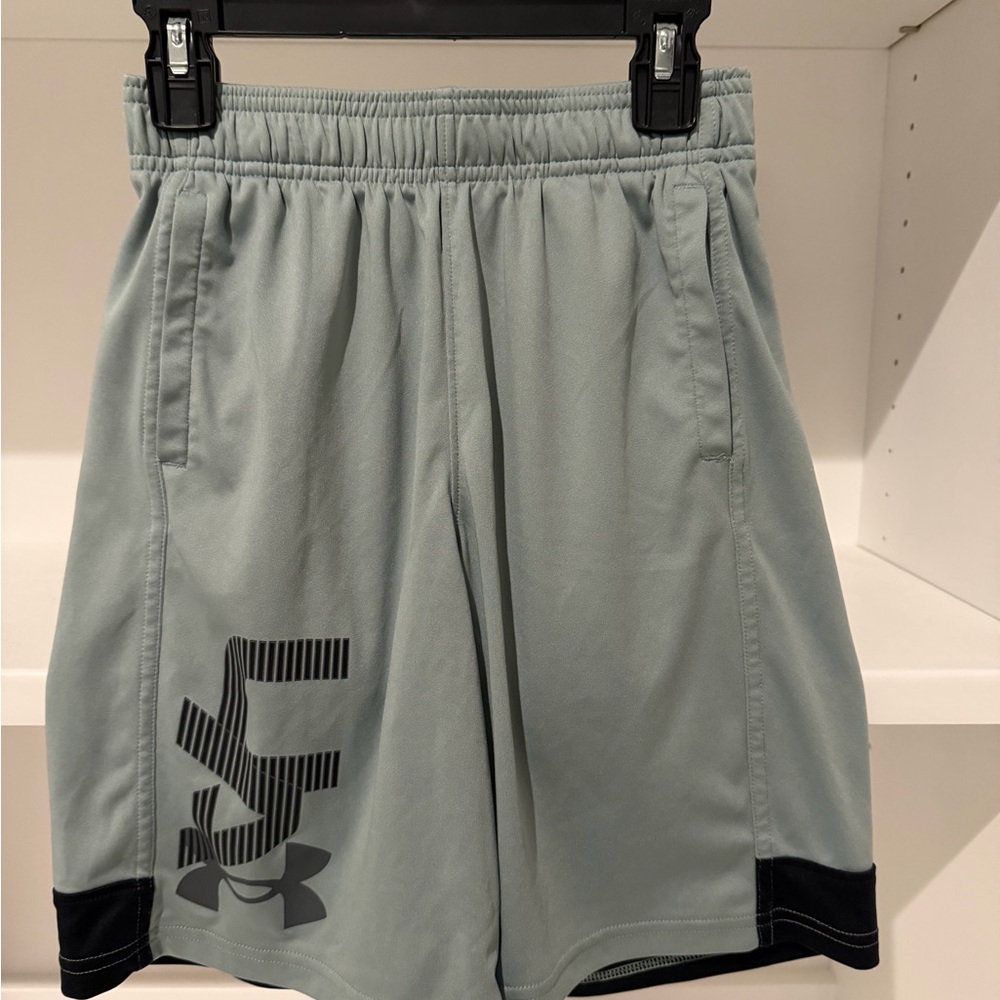 Under Armour Youth Medium Light Gray Athletic Shorts- Like New